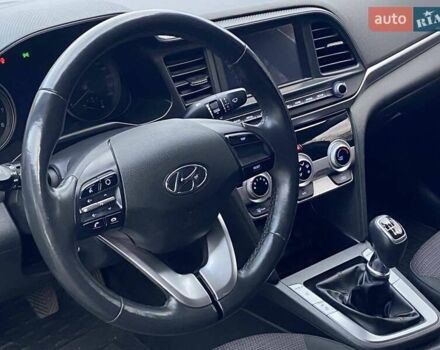 Хендай Элантра, объемом двигателя 1.6 л и пробегом 69 тыс. км за 15500 $, фото 29 на Automoto.ua