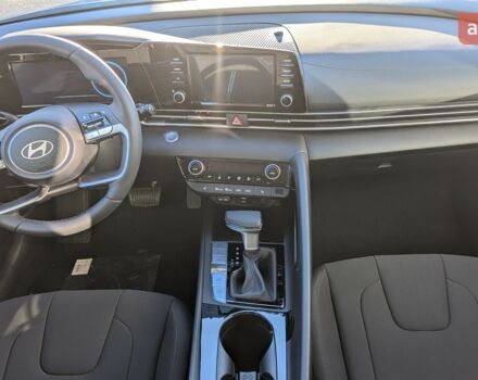 купить новое авто Хендай Элантра 2024 года от официального дилера Автоберег HYUNDAI на Бальзака Хендай фото