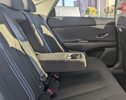 купить новое авто Хендай Элантра 2024 года от официального дилера Автоберег HYUNDAI на Бальзака Хендай фото