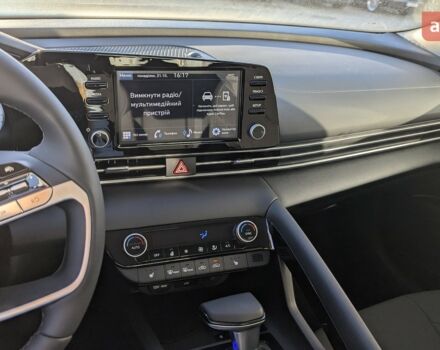 купить новое авто Хендай Элантра 2024 года от официального дилера Автоберег HYUNDAI на Бальзака Хендай фото