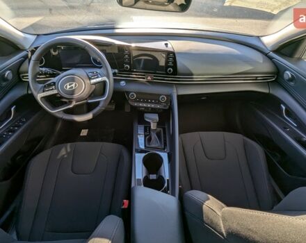 купить новое авто Хендай Элантра 2024 года от официального дилера Автоберег HYUNDAI на Бальзака Хендай фото