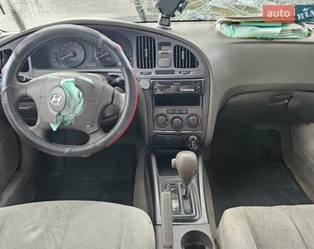 Желтый Хендай Элантра, объемом двигателя 1.99 л и пробегом 200 тыс. км за 1400 $, фото 15 на Automoto.ua