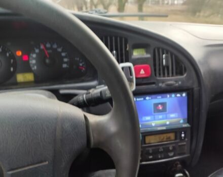 Желтый Хендай Элантра, объемом двигателя 1.6 л и пробегом 150 тыс. км за 2957 $, фото 3 на Automoto.ua