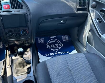 Серый Хендай Элантра, объемом двигателя 2 л и пробегом 291 тыс. км за 4400 $, фото 4 на Automoto.ua