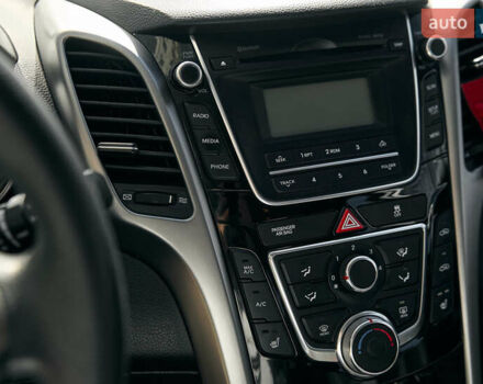 Серый Хендай Элантра, объемом двигателя 2 л и пробегом 120 тыс. км за 7900 $, фото 4 на Automoto.ua