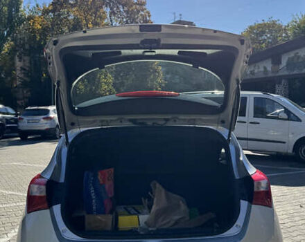 Серый Хендай Элантра, объемом двигателя 2 л и пробегом 100 тыс. км за 8800 $, фото 5 на Automoto.ua