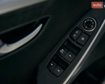 Серый Хендай Элантра, объемом двигателя 2 л и пробегом 120 тыс. км за 7900 $, фото 5 на Automoto.ua