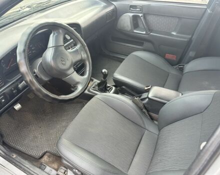 Серый Хендай Элантра, объемом двигателя 1.5 л и пробегом 300 тыс. км за 2200 $, фото 5 на Automoto.ua