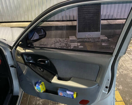 Сірий Хендай Елантра, об'ємом двигуна 1.98 л та пробігом 260 тис. км за 3100 $, фото 19 на Automoto.ua