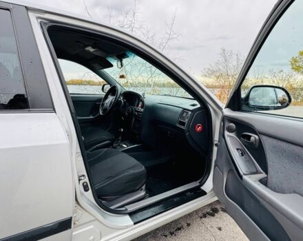 Хендай Элантра 2004 в Днепре (Днепропетровске) на Automoto.ua Серый Хендай Элантра, объемом двигателя 1.6 л и пробегом 500 тыс. км за 3800 $, фото 3 на Automoto.ua