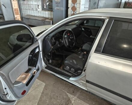 Серый Хендай Элантра, объемом двигателя 1.6 л и пробегом 853 тыс. км за 1790 $, фото 1 на Automoto.ua