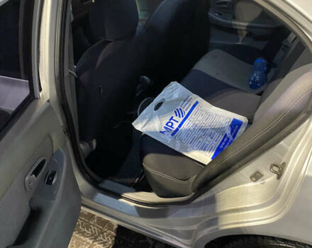 Сірий Хендай Елантра, об'ємом двигуна 1.98 л та пробігом 260 тис. км за 3100 $, фото 9 на Automoto.ua