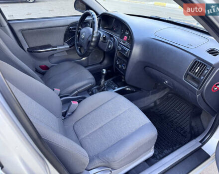 Серый Хендай Элантра, объемом двигателя 1.6 л и пробегом 250 тыс. км за 2800 $, фото 7 на Automoto.ua