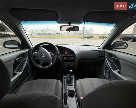 Сірий Хендай Елантра, об'ємом двигуна 1.6 л та пробігом 150 тис. км за 3800 $, фото 9 на Automoto.ua