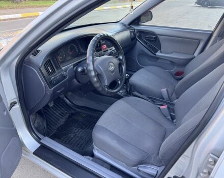 Серый Хендай Элантра, объемом двигателя 1.6 л и пробегом 250 тыс. км за 2800 $, фото 7 на Automoto.ua