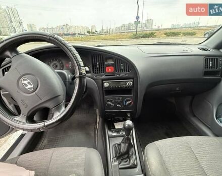 Сірий Хендай Елантра, об'ємом двигуна 1.6 л та пробігом 150 тис. км за 3800 $, фото 8 на Automoto.ua
