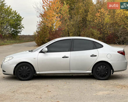 Сірий Хендай Елантра, об'ємом двигуна 1.6 л та пробігом 287 тис. км за 4600 $, фото 46 на Automoto.ua