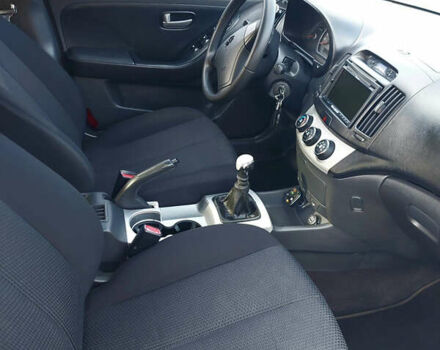 Сірий Хендай Елантра, об'ємом двигуна 1.6 л та пробігом 270 тис. км за 4750 $, фото 31 на Automoto.ua