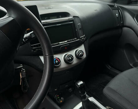 Сірий Хендай Елантра, об'ємом двигуна 1.6 л та пробігом 270 тис. км за 4750 $, фото 5 на Automoto.ua