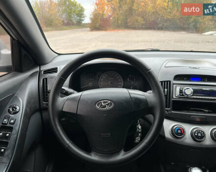 Сірий Хендай Елантра, об'ємом двигуна 1.6 л та пробігом 287 тис. км за 4600 $, фото 34 на Automoto.ua