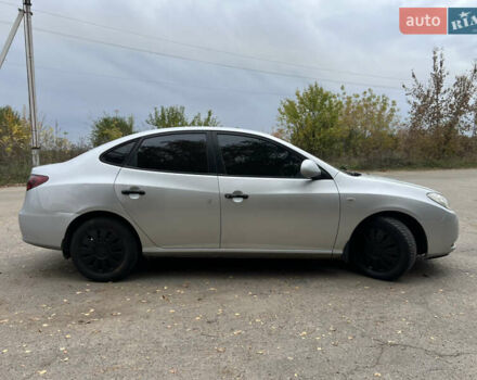 Сірий Хендай Елантра, об'ємом двигуна 1.6 л та пробігом 287 тис. км за 4600 $, фото 4 на Automoto.ua