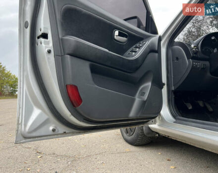 Сірий Хендай Елантра, об'ємом двигуна 1.6 л та пробігом 287 тис. км за 4600 $, фото 26 на Automoto.ua