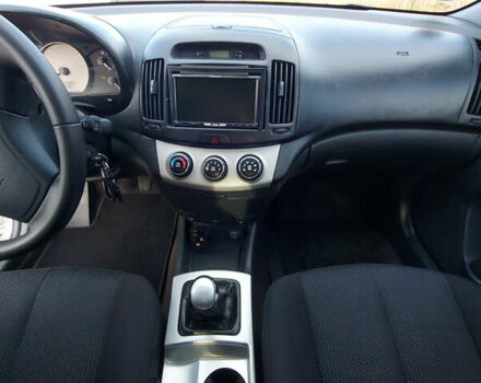 Сірий Хендай Елантра, об'ємом двигуна 1.6 л та пробігом 270 тис. км за 4750 $, фото 21 на Automoto.ua