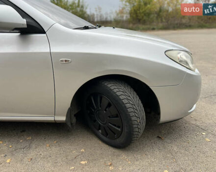 Сірий Хендай Елантра, об'ємом двигуна 1.6 л та пробігом 287 тис. км за 4600 $, фото 15 на Automoto.ua