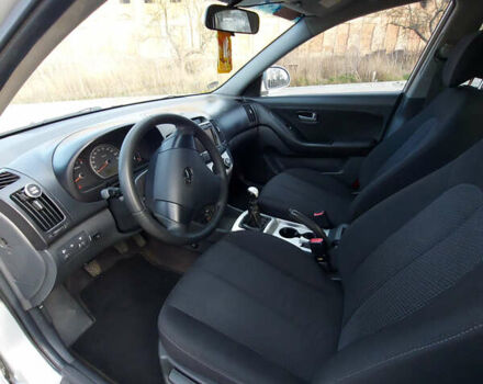 Сірий Хендай Елантра, об'ємом двигуна 1.6 л та пробігом 270 тис. км за 4750 $, фото 29 на Automoto.ua