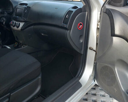 Сірий Хендай Елантра, об'ємом двигуна 1.6 л та пробігом 270 тис. км за 4750 $, фото 25 на Automoto.ua