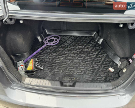 Сірий Хендай Елантра, об'ємом двигуна 1.6 л та пробігом 102 тис. км за 9000 $, фото 12 на Automoto.ua