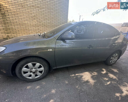 Сірий Хендай Елантра, об'ємом двигуна 1.59 л та пробігом 145 тис. км за 6300 $, фото 5 на Automoto.ua