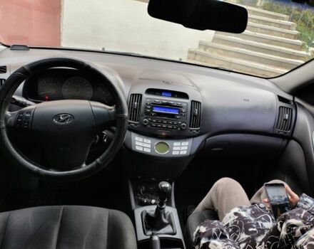 Сірий Хендай Елантра, об'ємом двигуна 1.6 л та пробігом 200 тис. км за 5600 $, фото 6 на Automoto.ua