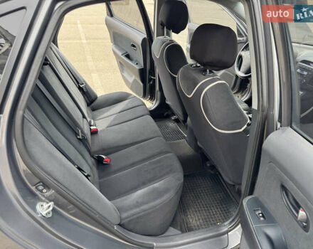 Сірий Хендай Елантра, об'ємом двигуна 1.6 л та пробігом 102 тис. км за 9000 $, фото 16 на Automoto.ua