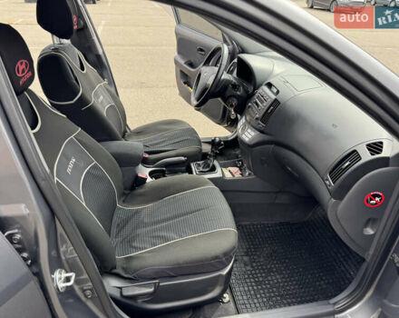 Сірий Хендай Елантра, об'ємом двигуна 1.6 л та пробігом 102 тис. км за 9000 $, фото 15 на Automoto.ua