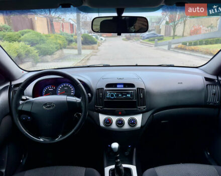 Серый Хендай Элантра, объемом двигателя 1.6 л и пробегом 168 тыс. км за 5500 $, фото 35 на Automoto.ua