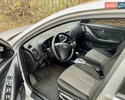 Сірий Хендай Елантра, об'ємом двигуна 1.59 л та пробігом 240 тис. км за 6350 $, фото 6 на Automoto.ua