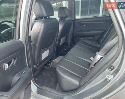 Хендай Элантра 2010 в Умани на Automoto.ua Серый Хендай Элантра, объемом двигателя 1.98 л и пробегом 205 тыс. км за 7400 $, фото 3 на Automoto.ua