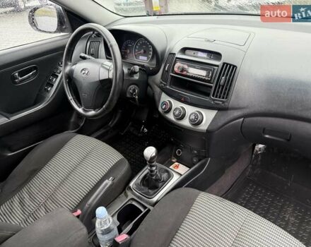 Серый Хендай Элантра, объемом двигателя 1.59 л и пробегом 220 тыс. км за 5400 $, фото 5 на Automoto.ua