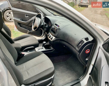 Сірий Хендай Елантра, об'ємом двигуна 1.59 л та пробігом 240 тис. км за 6350 $, фото 7 на Automoto.ua