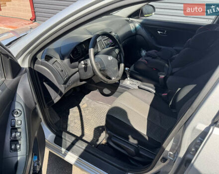 Сірий Хендай Елантра, об'ємом двигуна 1.59 л та пробігом 229 тис. км за 5700 $, фото 2 на Automoto.ua
