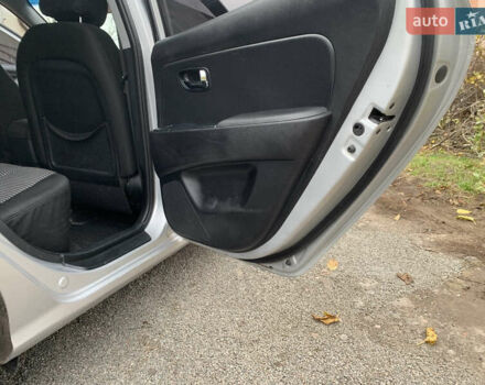Сірий Хендай Елантра, об'ємом двигуна 1.59 л та пробігом 240 тис. км за 6350 $, фото 10 на Automoto.ua