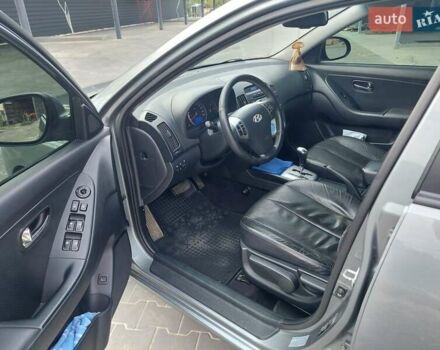 Хендай Элантра 2010 в Умани на Automoto.ua Серый Хендай Элантра, объемом двигателя 1.98 л и пробегом 205 тыс. км за 7400 $, фото 4 на Automoto.ua