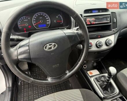 Серый Хендай Элантра, объемом двигателя 1.59 л и пробегом 220 тыс. км за 5400 $, фото 10 на Automoto.ua