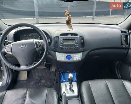 Хендай Элантра 2010 в Умани на Automoto.ua Серый Хендай Элантра, объемом двигателя 1.98 л и пробегом 205 тыс. км за 7400 $, фото 2 на Automoto.ua