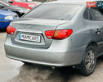 Серый Хендай Элантра, объемом двигателя 1.6 л и пробегом 198 тыс. км за 5999 $, фото 4 на Automoto.ua