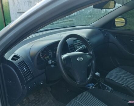 Серый Хендай Элантра, объемом двигателя 0 л и пробегом 80 тыс. км за 4000 $, фото 2 на Automoto.ua