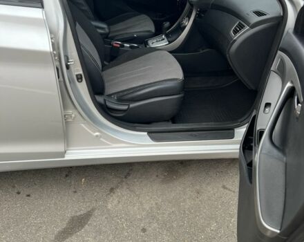 Сірий Хендай Елантра, об'ємом двигуна 1.6 л та пробігом 210 тис. км за 7300 $, фото 5 на Automoto.ua