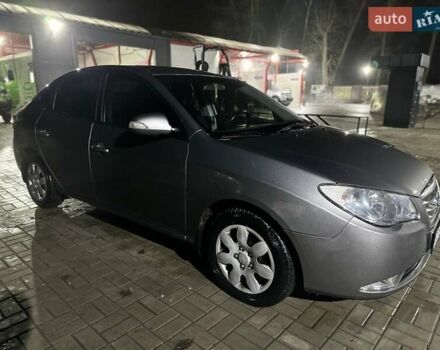 Хендай Элантра 2011 в Прилуках на Automoto.ua Серый Хендай Элантра, объемом двигателя 1.98 л и пробегом 173 тыс. км за 6100 $, фото 2 на Automoto.ua