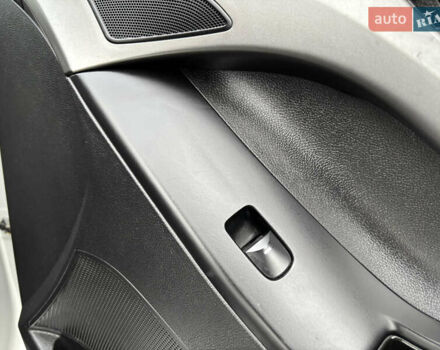 Серый Хендай Элантра, объемом двигателя 1.59 л и пробегом 231 тыс. км за 8700 $, фото 47 на Automoto.ua